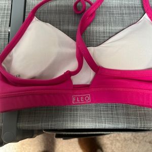 Hot pink small fleo sports bra